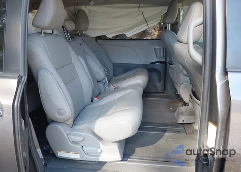 2018 Toyota Sienna Xle 8 Passenger from USA, damaged, VIN 5TDYZ3DCXJS960830